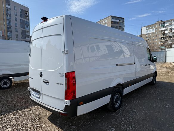 2025 Mercedes-Benz Sprinter, белый, 9900000 рублей - вид 3