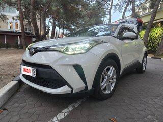 2019 Toyota C-HR I Рестайлинг, белый, 2100000 рублей, вид 3