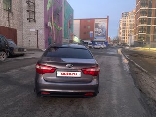 2013 Kia Rio 4-speed III, серый, 700000 рублей, вид 3
