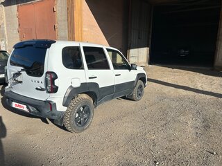 2022 Lada (ВАЗ) Niva Travel I, белый, 850000 рублей, вид 2