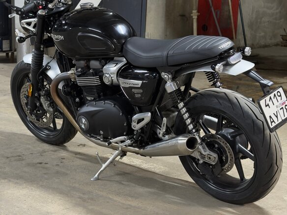 2020 Triumph Speed Twin, чёрный, 1100000 рублей - вид 2