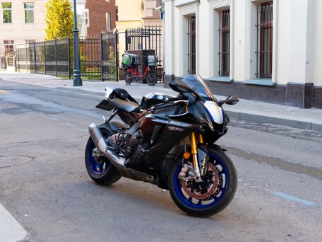 2021 Yamaha YZF-R1M, чёрный, 2900000 рублей, вид 2