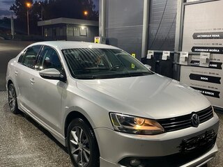 2014 Volkswagen Jetta VI Рестайлинг, серебристый, 1400000 рублей, вид 5