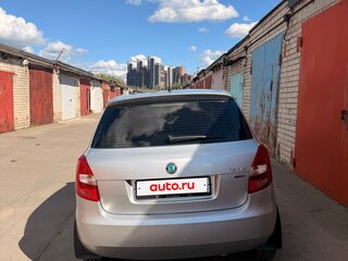 2012 Skoda Fabia II Рестайлинг, серебристый, 650000 рублей, вид 2
