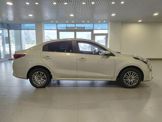 2020 Kia Rio IV Рестайлинг, серый, 1250000 рублей, вид 4