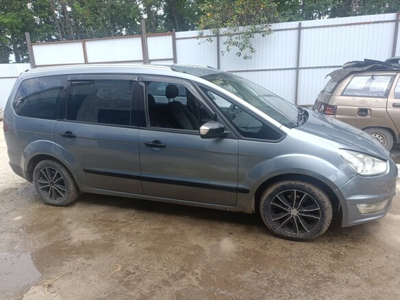 2014 Ford Galaxy II Рестайлинг, серый, 750000 рублей - вид 2