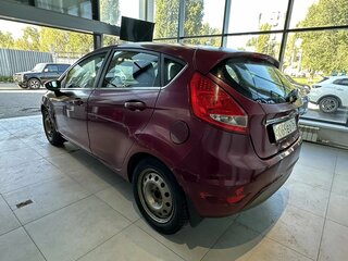 2010 Ford Fiesta Mk6, красный, 394000 рублей, вид 5