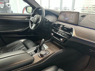 2019 BMW 5 серии 530d xDrive VII (G30/G31/G38), белый, 4140000 рублей, вид 3