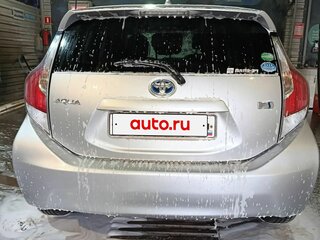 2015 Toyota Aqua I Рестайлинг, серебристый, 799999 рублей, вид 2