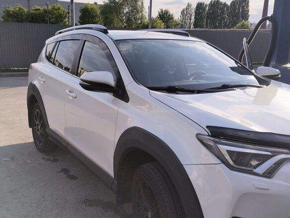 2017 Toyota RAV4 IV (XA40) Рестайлинг, белый, 2850000 рублей