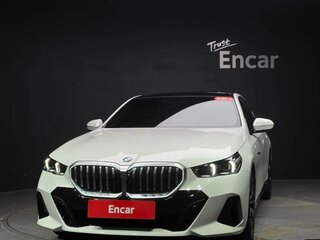 2025 BMW 5 серии 530i xDrive VIII (G60/G61/G68), белый, 7216908 рублей, вид 2