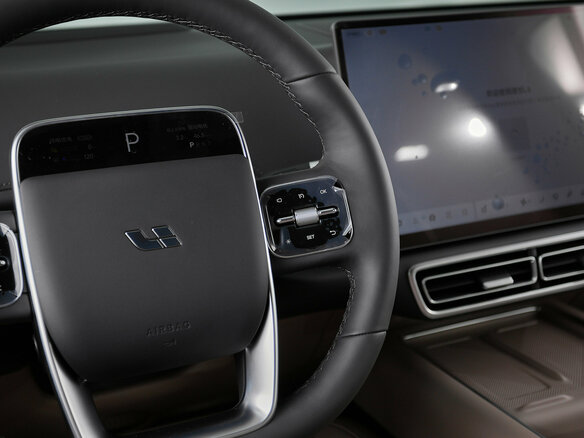 2025 Li Auto (Lixiang) L6 I, серебристый, 7848600 рублей - вид 16