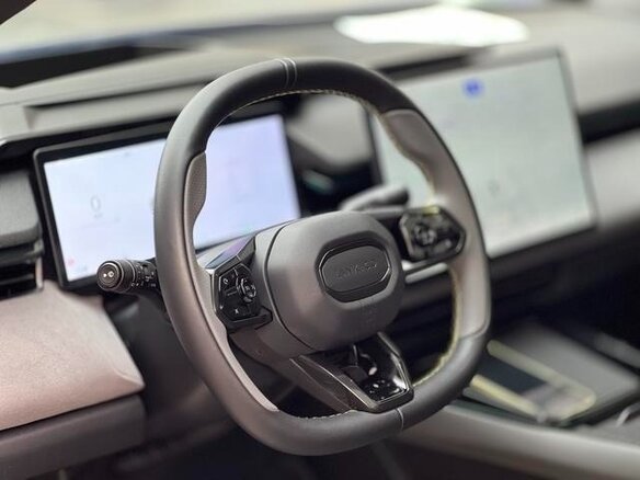 2024 Lynk & Co 08 21.2 kWh I, бежевый, 3300000 рублей - вид 12