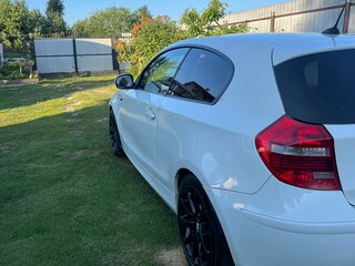 2010 BMW 1 серии 116i I (E81/E82/E87/E88) Рестайлинг, белый, 735000 рублей, вид 5