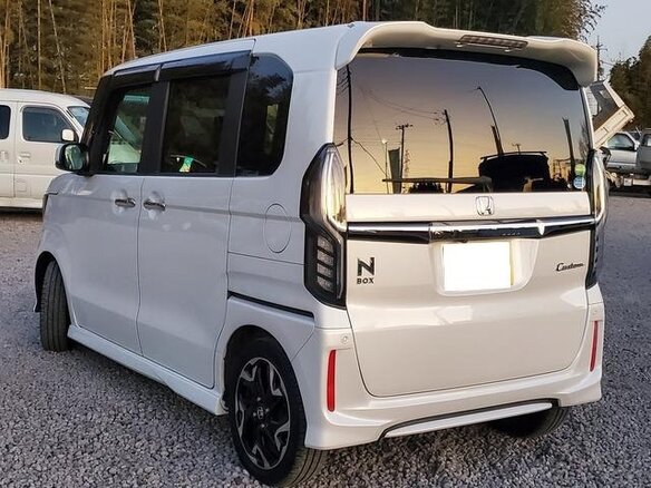 2022 Honda N-BOX II Рестайлинг, белый, 677000 рублей - вид 7