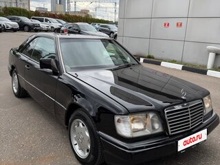 1995 Mercedes-Benz E-Класс 200 I (W124), чёрный, 1200000 рублей, вид 3