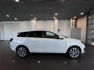 2024 Lada (ВАЗ) Vesta SW I Рестайлинг (NG), белый, 1250000 рублей, вид 2