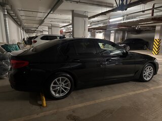2019 BMW 5 серии 520d xDrive VII (G30/G31/G38), чёрный, 3890000 рублей, вид 5