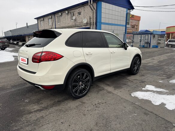 2011 Porsche Cayenne II (958), белый, 2300000 рублей - вид 2