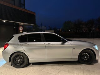 2012 BMW 1 серии 118i II (F20/F21), серебристый, 1049999 рублей, вид 4