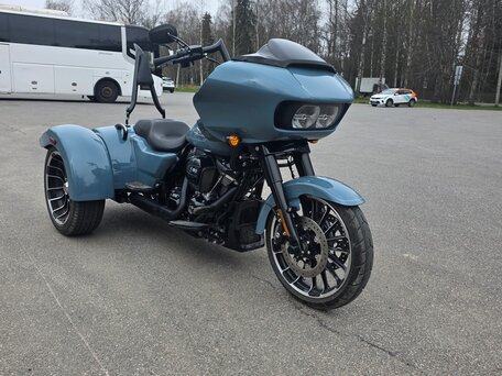 2024 Harley-Davidson Tri Glide, голубой, 4200000 рублей, вид 1