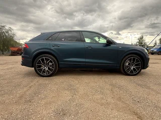 2021 Audi Q8 45 TDI I (4M), синий, 9348000 рублей, вид 1