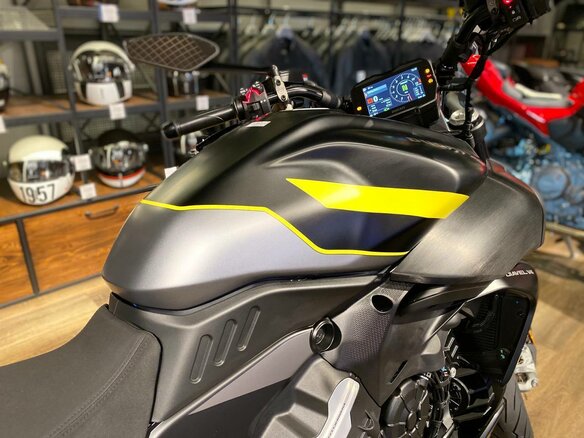 2025 Ducati Diavel V4, чёрный, 3350000 рублей - вид 3