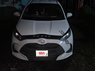 2021 Toyota Yaris IV, белый, 1000000 рублей, вид 1