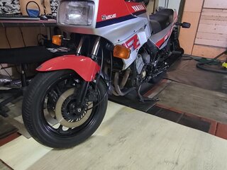 Yamaha FZ750