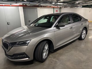 2021 Skoda Octavia IV (A8), коричневый, 2550000 рублей, вид 1