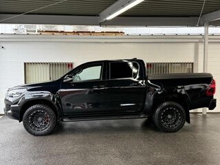 2023 Toyota Hilux VIII Рестайлинг 2, чёрный, 4400000 рублей, вид 2