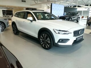 2025 Volvo V60 Cross Country II, белый, 8300000 рублей, вид 3