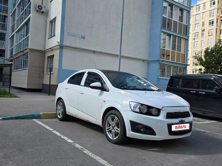 2012 Chevrolet Aveo II, белый, 450000 рублей, вид 2