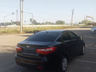 2013 Kia Rio III, чёрный, 900000 рублей, вид 2