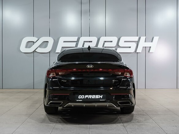 2021 Kia K5 III, чёрный, 2234000 рублей - вид 3