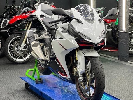 2018 Honda CBR 250R, белый, 550000 рублей, вид 3