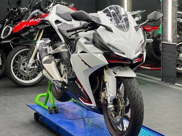 2018 Honda CBR 250R, белый - вид 2