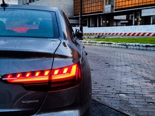 2021 Audi A4 45 TFSI V (B9) Рестайлинг, серый, 4100000 рублей, вид 1