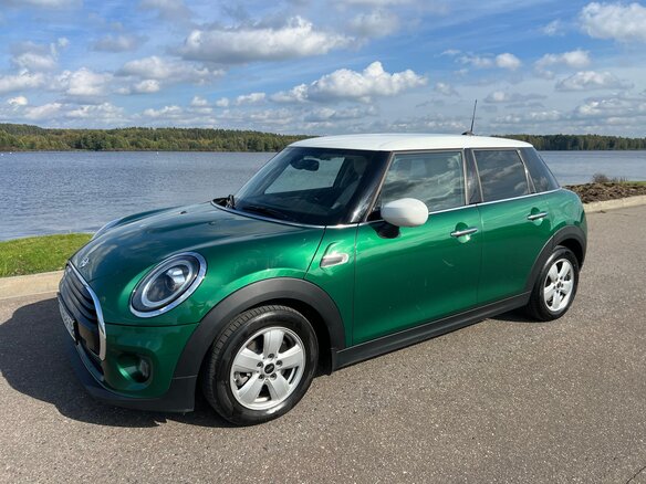 2019 Mini Hatch Cooper III (F55/F56) Рестайлинг, зелёный - вид 4