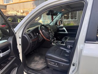 2017 Toyota Land Cruiser 200 Series Рестайлинг 2, белый, 5300000 рублей, вид 5