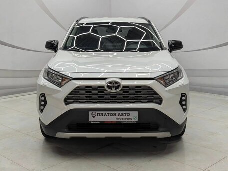 2021 Toyota RAV4 V (XA50), белый, 2619000 рублей, вид 2