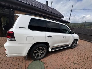 2019 Toyota Land Cruiser 200 Series Рестайлинг 2, белый, 9550000 рублей, вид 3