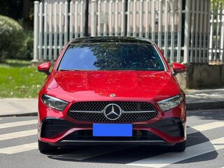 2023 Mercedes-Benz A-Класс 180 IV (W177) Рестайлинг, красный, 1585000 рублей, вид 3
