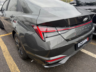 2021 Hyundai Avante VII, серебристый, 1685000 рублей, вид 4