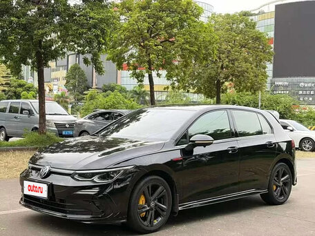 2023 Volkswagen Golf VIII, чёрный, 1610000 рублей, вид 1