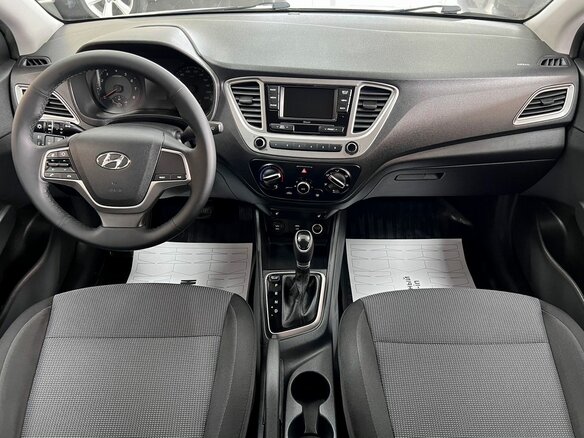 2021 Hyundai Solaris II Рестайлинг, серебристый, 1475000 рублей - вид 9