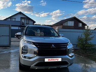 2022 Mitsubishi Outlander IV, серый, 3650000 рублей, вид 2