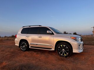 2015 Toyota Land Cruiser 200 Series Рестайлинг 1, белый, 4200000 рублей, вид 1