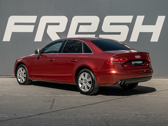 2010 Audi A4 IV (B8), красный - вид 1