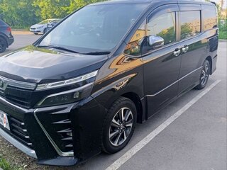 2019 Toyota Voxy III (R80) Рестайлинг, чёрный, 2600000 рублей, вид 2